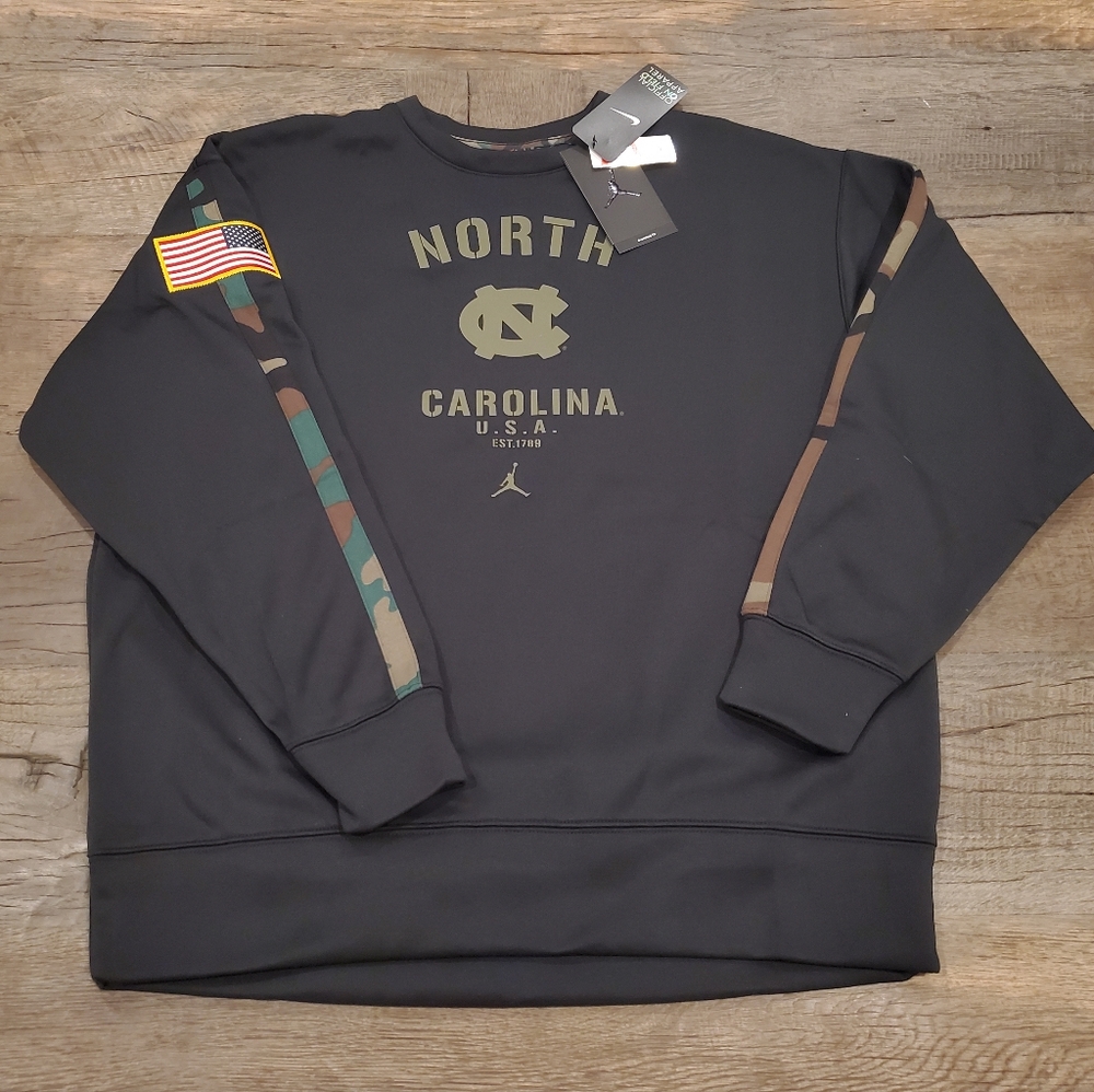 JORDAN NORTH CAROLINA TAR HEELS SALUTE TO SERVICE CREW SWEATSHIRT WOMANS